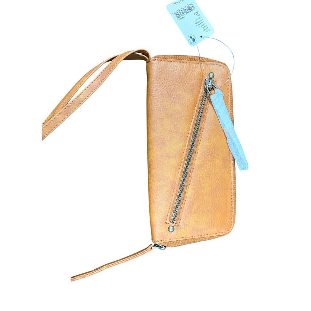 Free People Vegan Leather Zip Wristlet Wallet | NWT | Minimal Chic